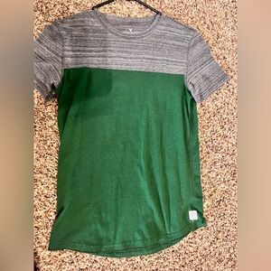 American Eagle Outfitters Green and Gray Kids Tee
